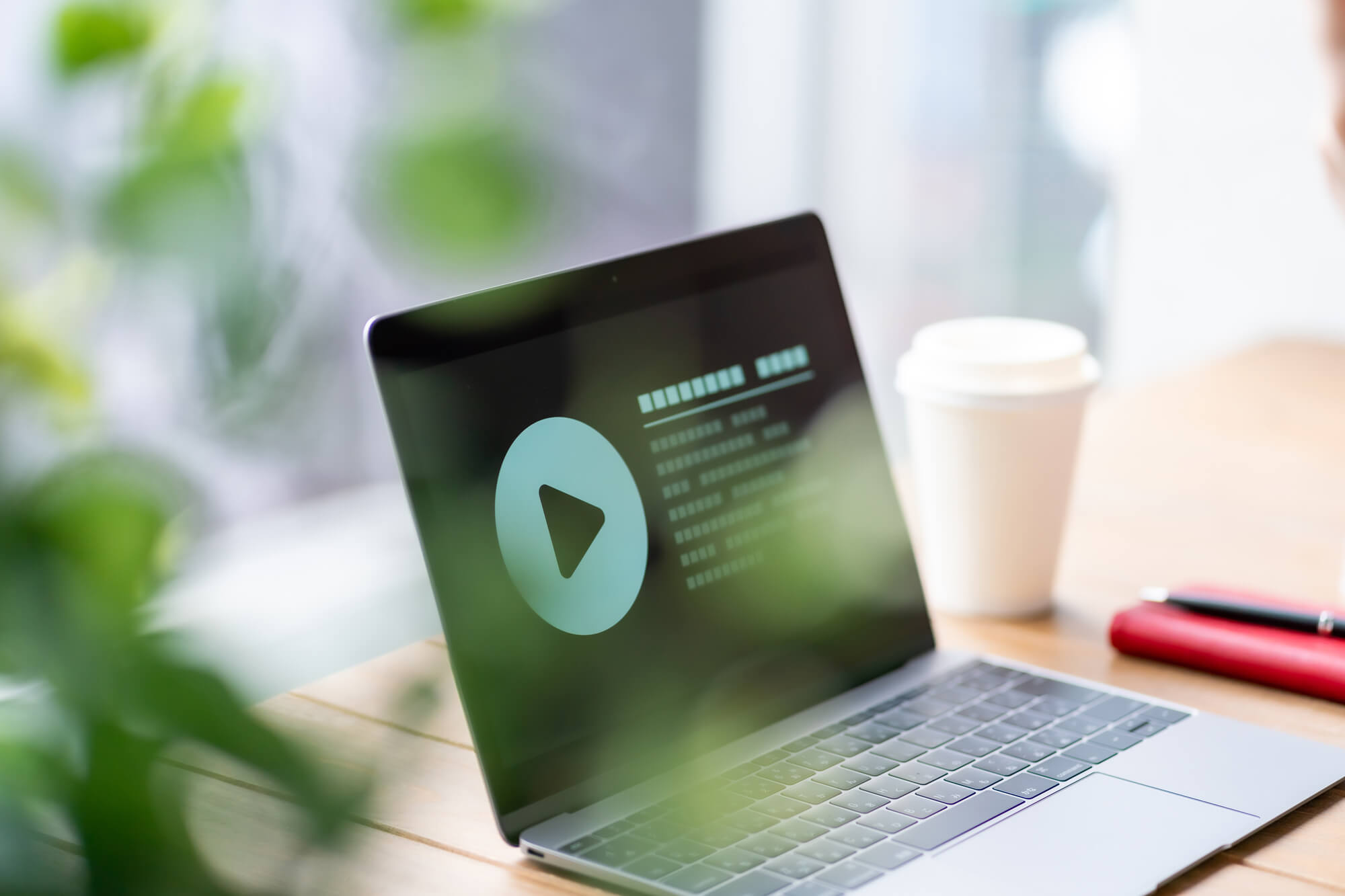 YouTube運用代行を依頼するメリットや費用相場、選び方のポイントを紹介